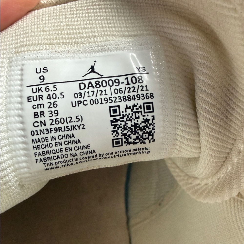 Air Jordan 1 Mid SE “Corduroy” – Women’s 9 - Picture 7 of 7